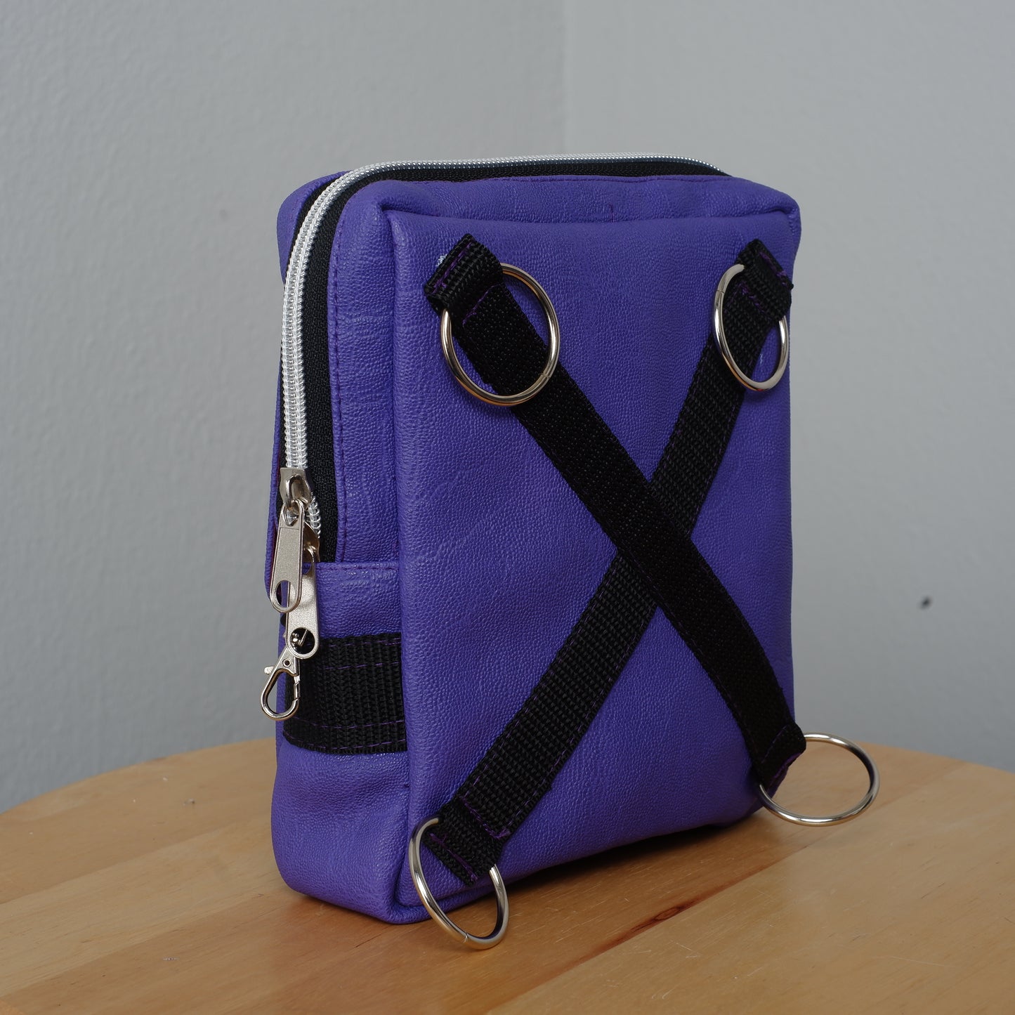 Einzelstück Purple Moshpack / Die multifunktionale Festival- & Alltagstasche