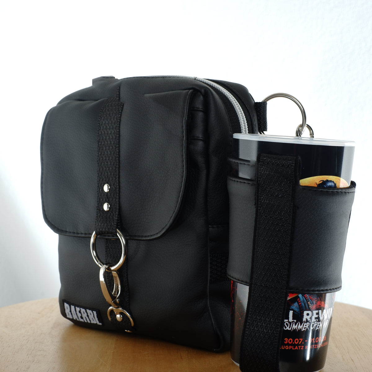 Verstellbarer Becherhalter mit Karabinern / Für Moshpack, Rucksäcke & Taschen / 2nd Edition