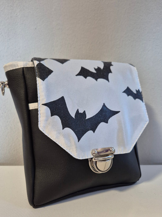 2- Wege Tasche Hand- und Gürteltasche Fledermaus Prototypen