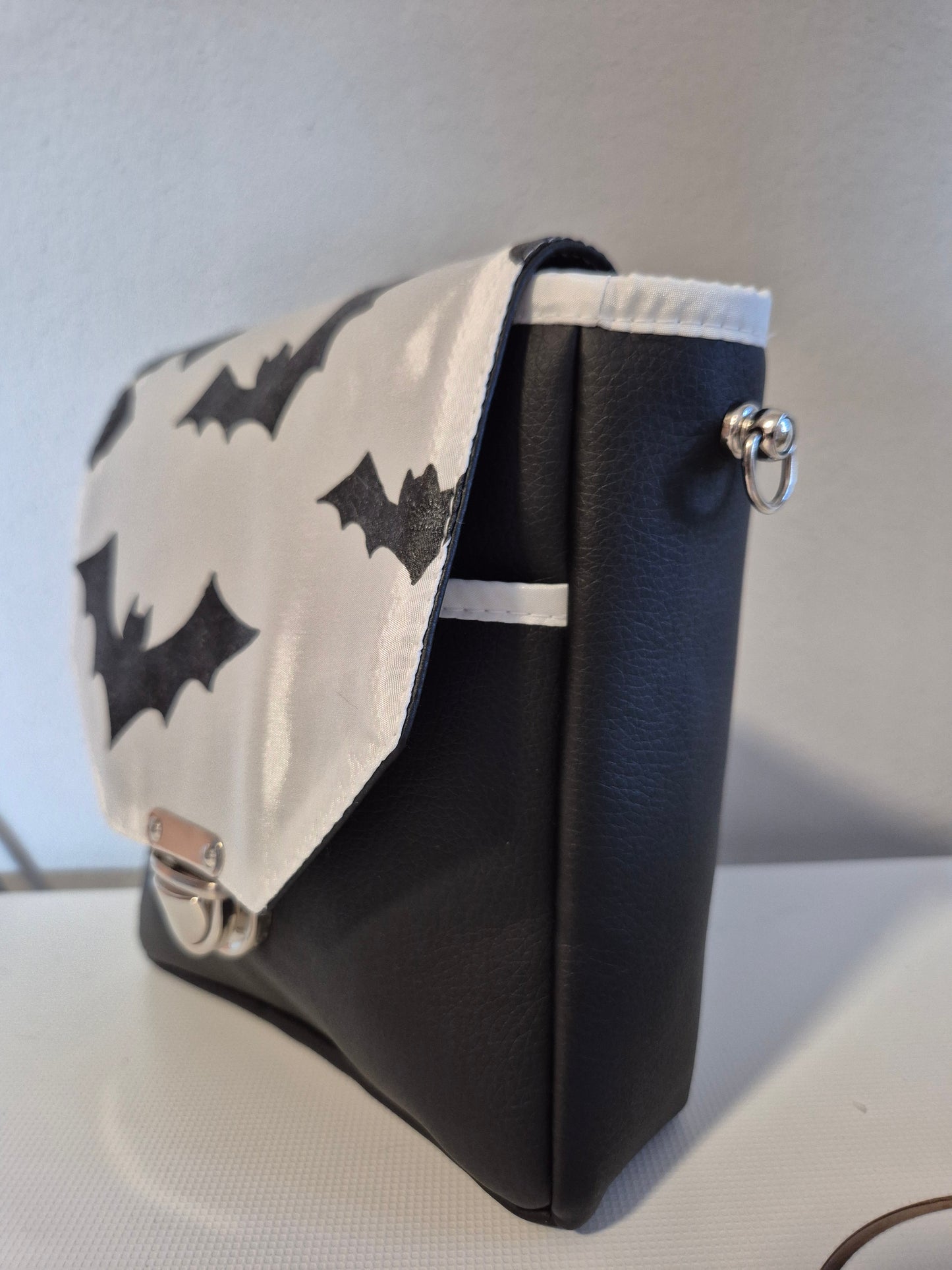 2- Wege Tasche Hand- und Gürteltasche Fledermaus Prototypen