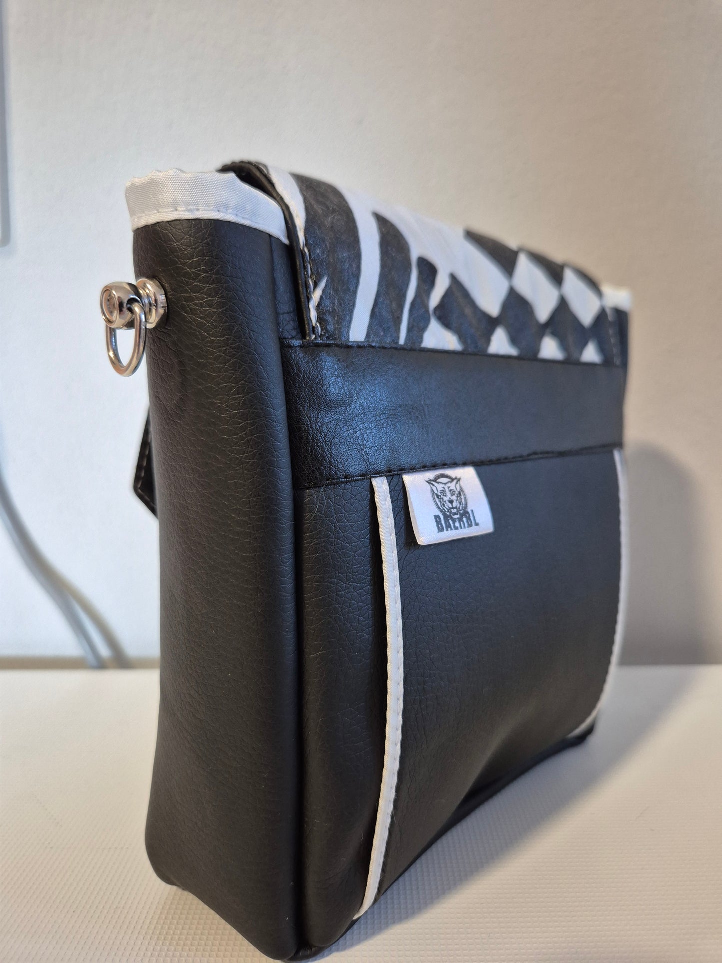 2- Wege Tasche Hand- und Gürteltasche Fledermaus Prototypen