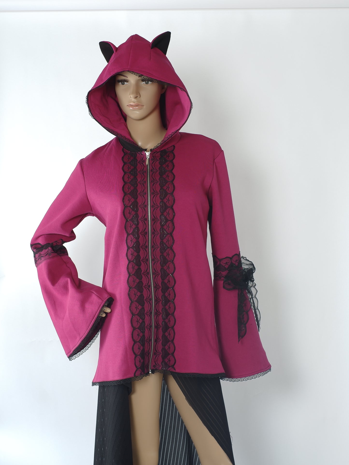 Oversize Kapuzenjacke -  Größe S "Magenta Kitty"