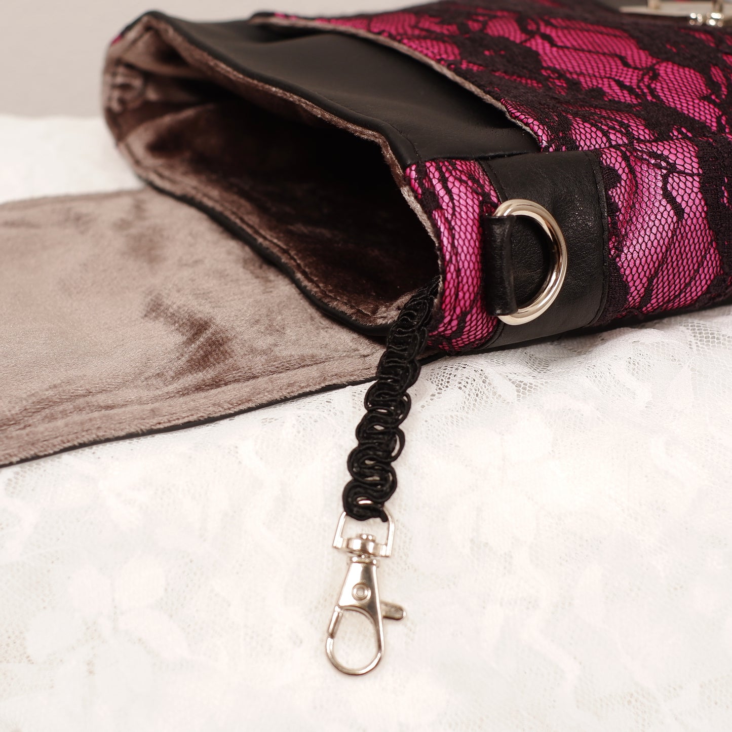 Hip-to-Hand Bag Hand- und Gürteltasche - Pink Lace