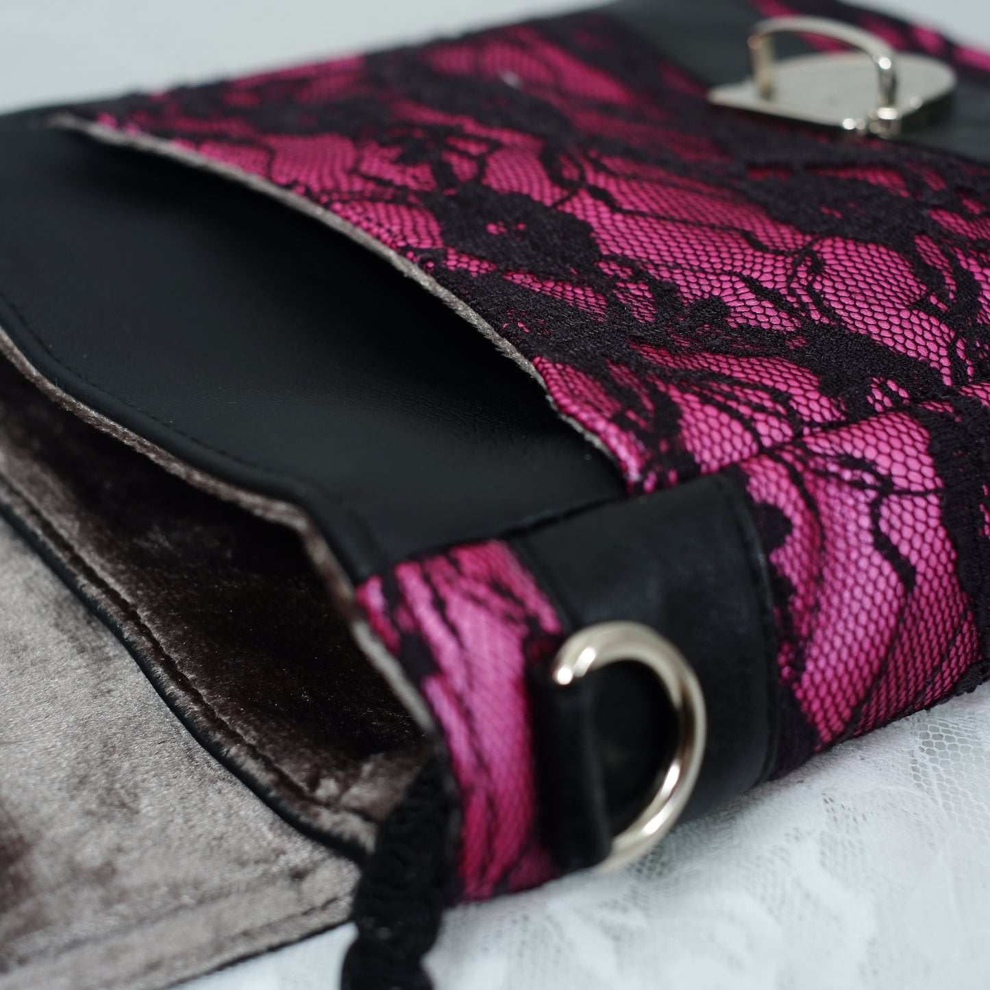 Hip-to-Hand Bag Hand- und Gürteltasche - Pink Lace