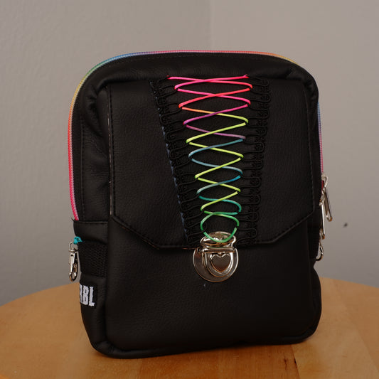 B-Ware Regenbogen Moshpack / Die multifunktionale Festival- & Alltagstasche