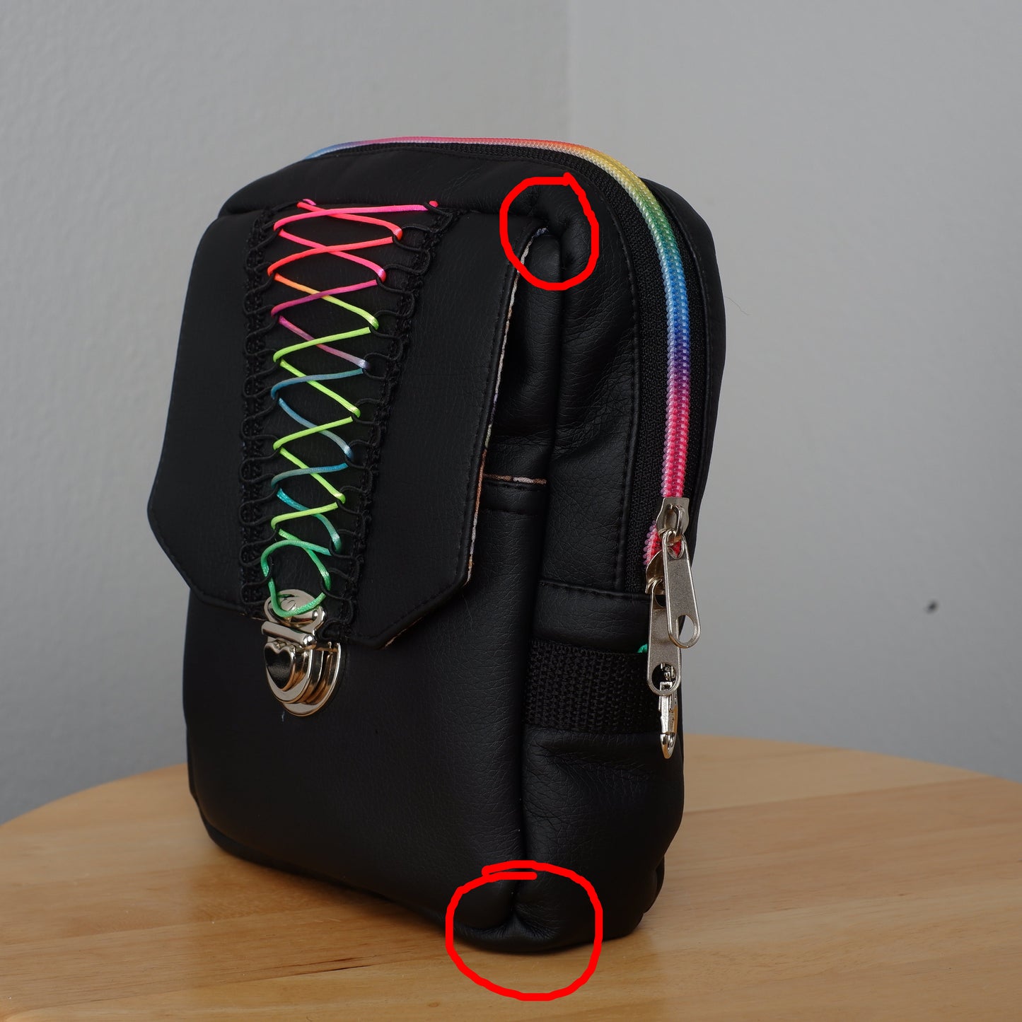 B-Ware Regenbogen Moshpack / Die multifunktionale Festival- & Alltagstasche