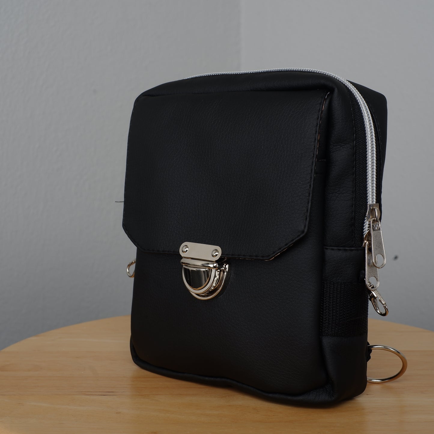 Limitierte Pure Black Moshpack / Die multifunktionale Festival- & Alltagstasche