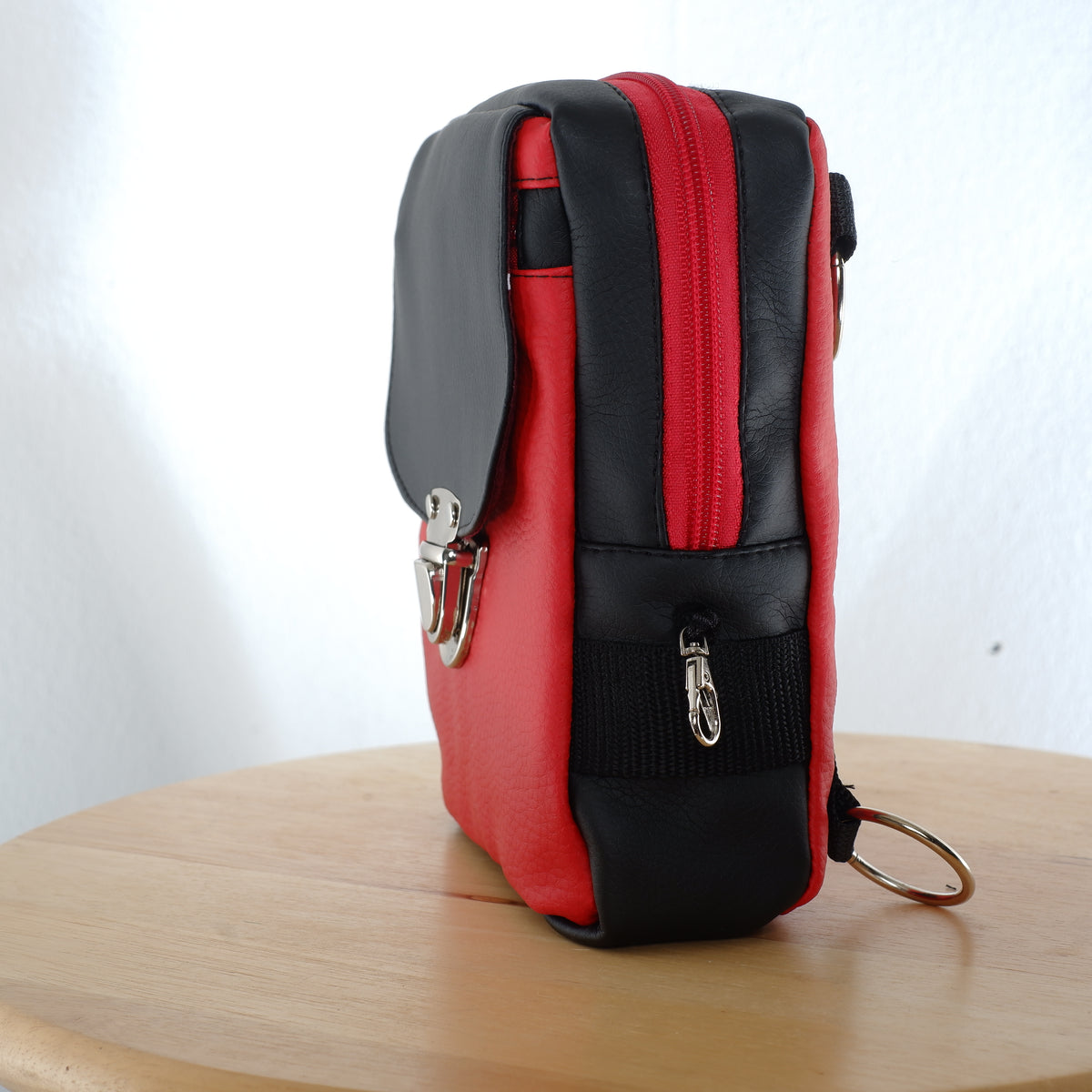Red Moshpack / Die multifunktionale Festival- & Alltagstasche