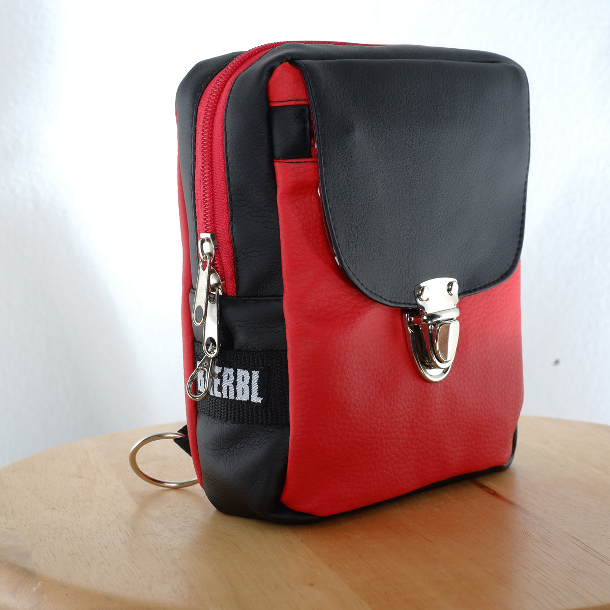 Red Moshpack / Die multifunktionale Festival- & Alltagstasche