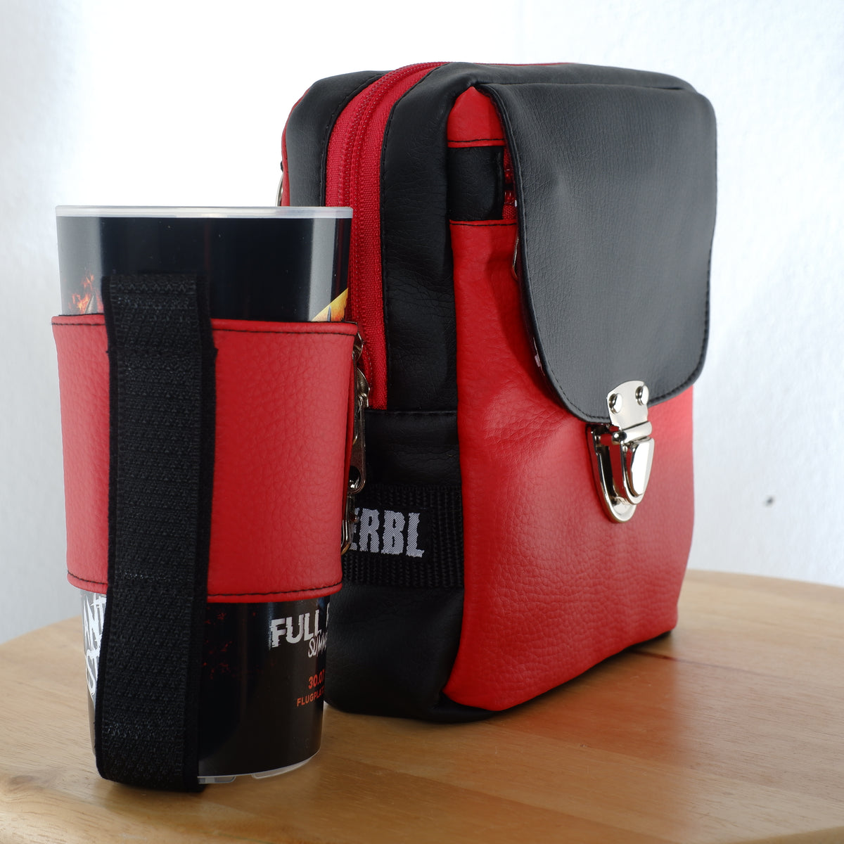 Red Moshpack / Die multifunktionale Festival- & Alltagstasche