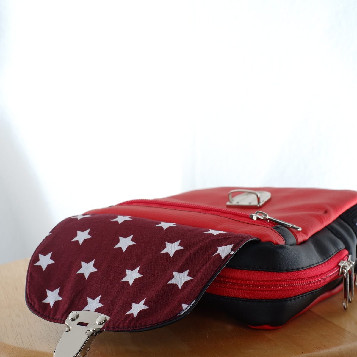 Red Moshpack / Die multifunktionale Festival- & Alltagstasche