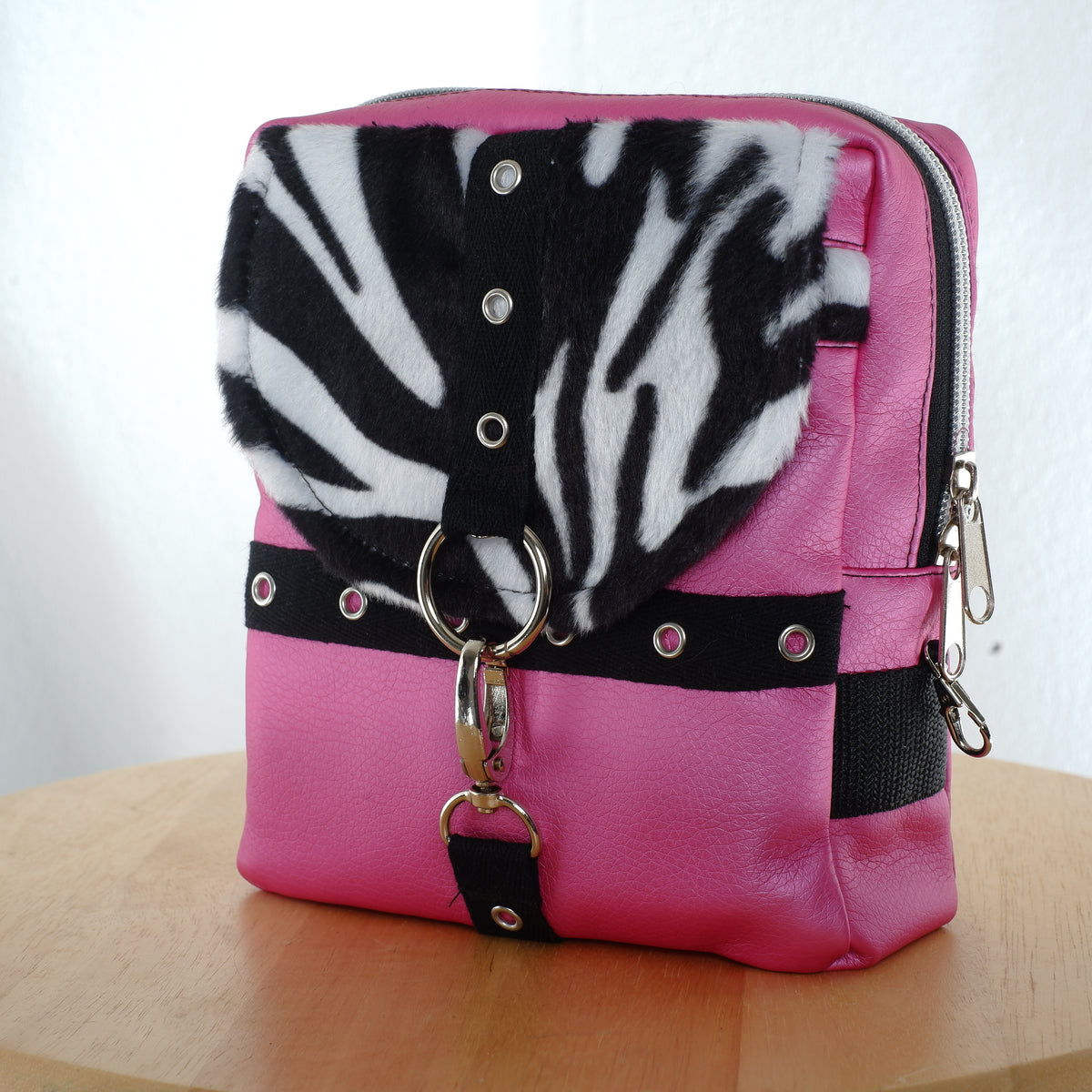 Pink Zebra Moshpack / Die multifunktionale Festival- & Alltagstasche