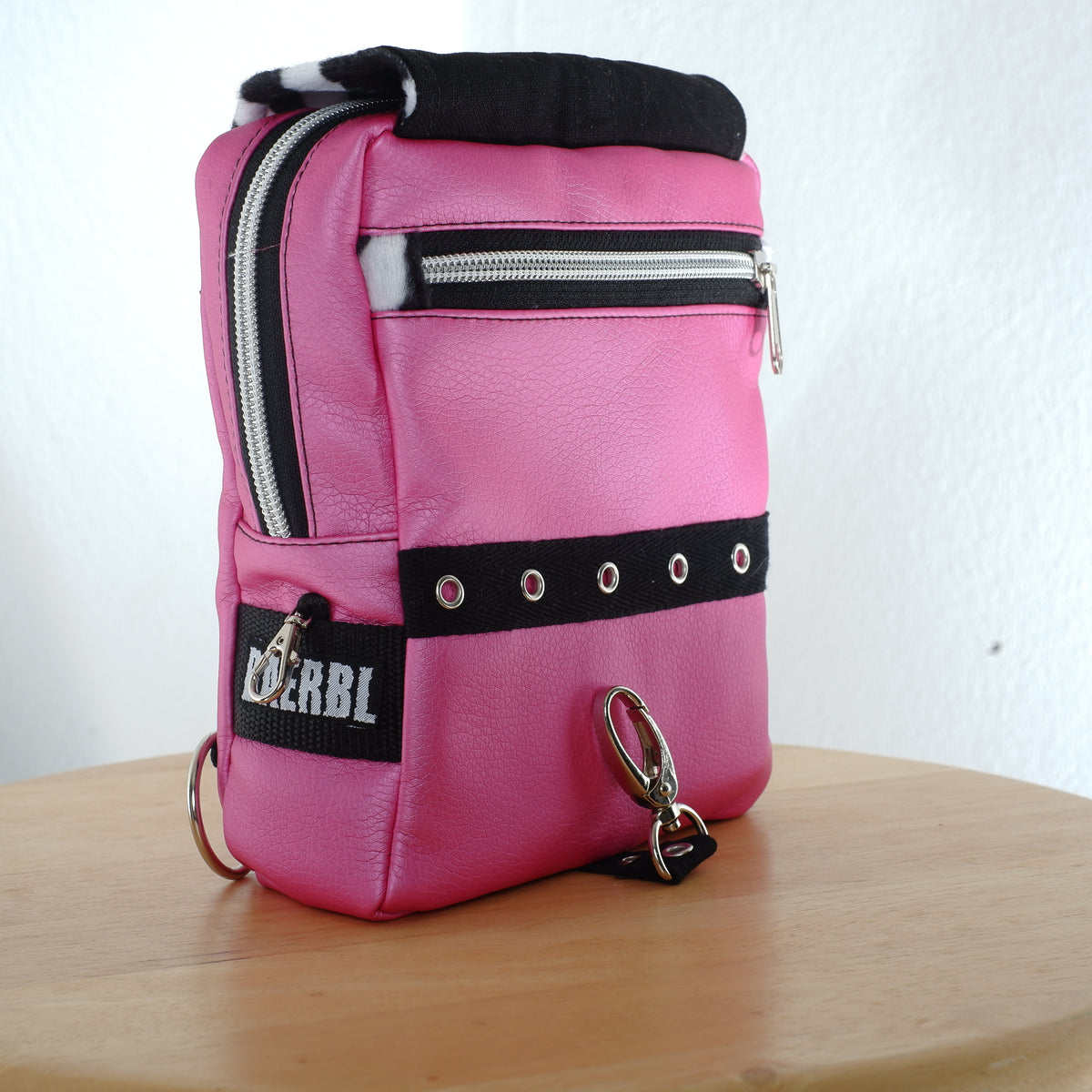 Pink Zebra Moshpack / Die multifunktionale Festival- & Alltagstasche