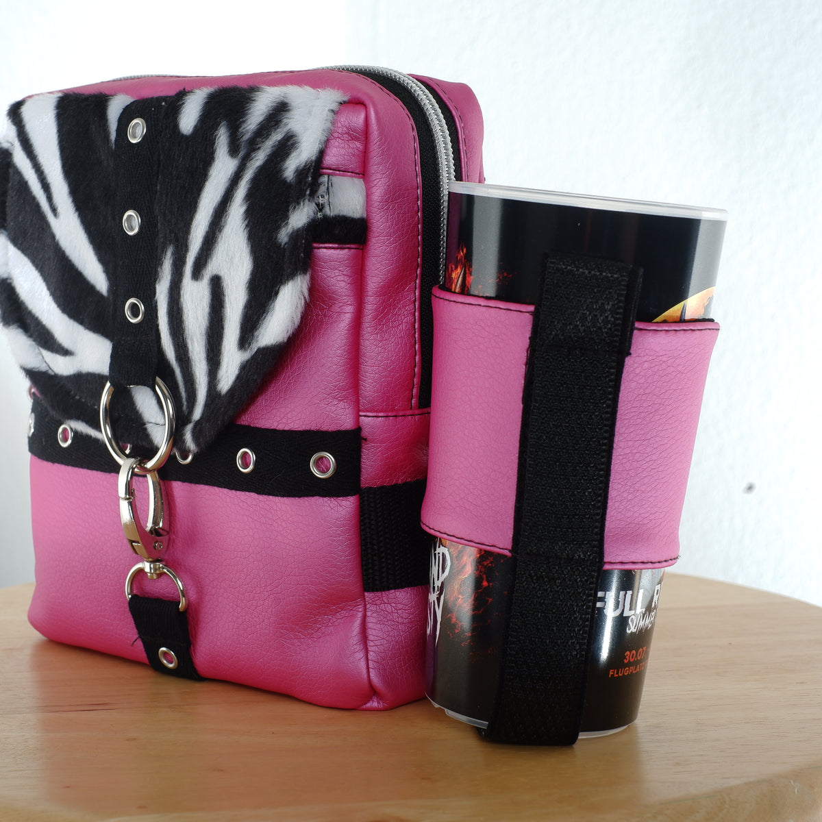 Pink Zebra Moshpack / Die multifunktionale Festival- & Alltagstasche