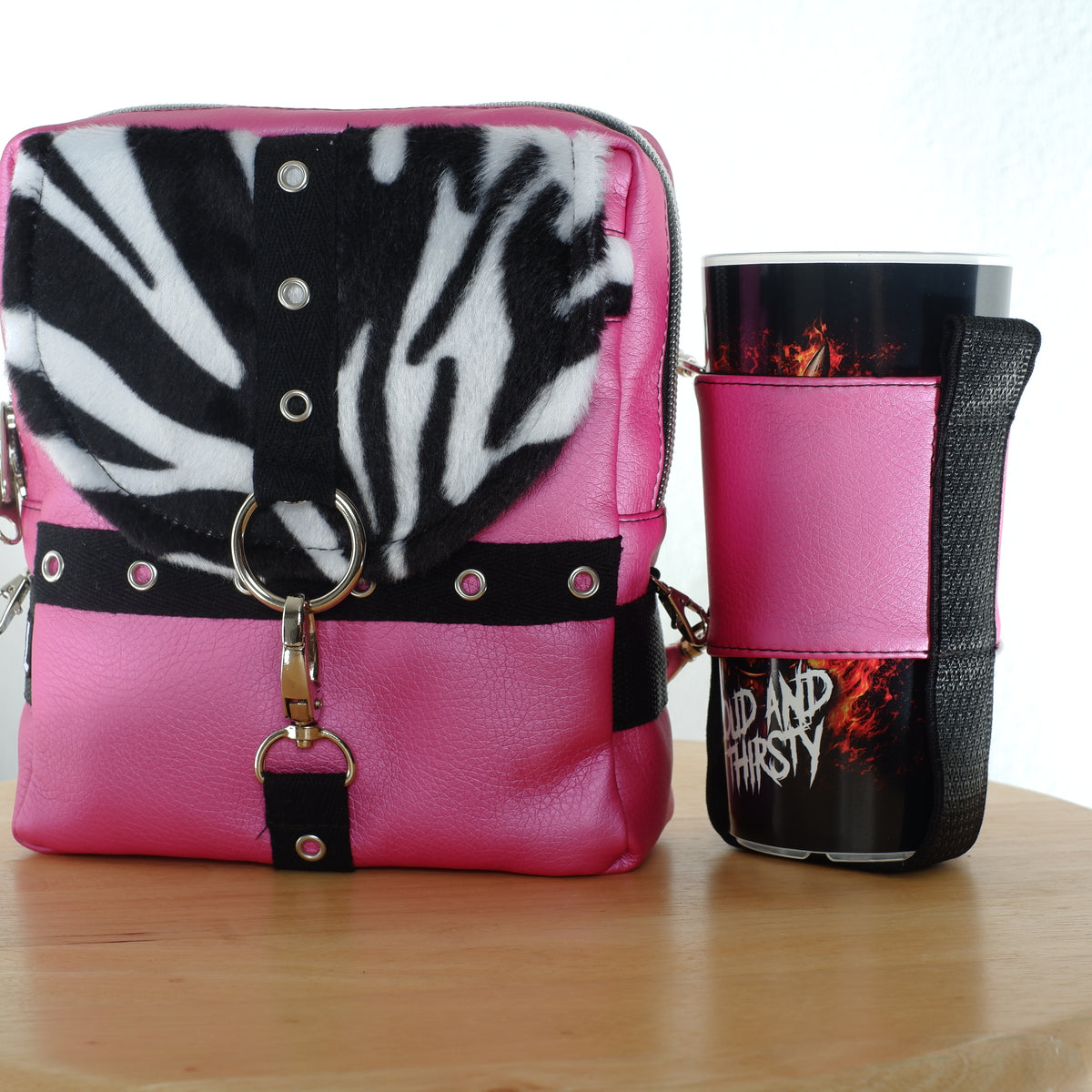 Verstellbarer Becherhalter mit Karabinern / Für Moshpack, Rucksäcke & Taschen / 2nd Edition